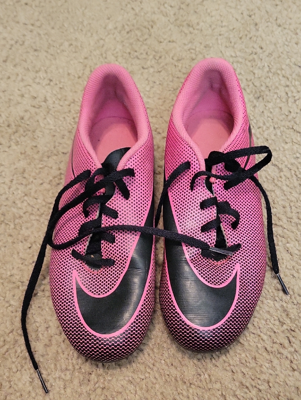 Nike Girl's Pink and Black Athletic Soccer  Shoes Size 5.5Y